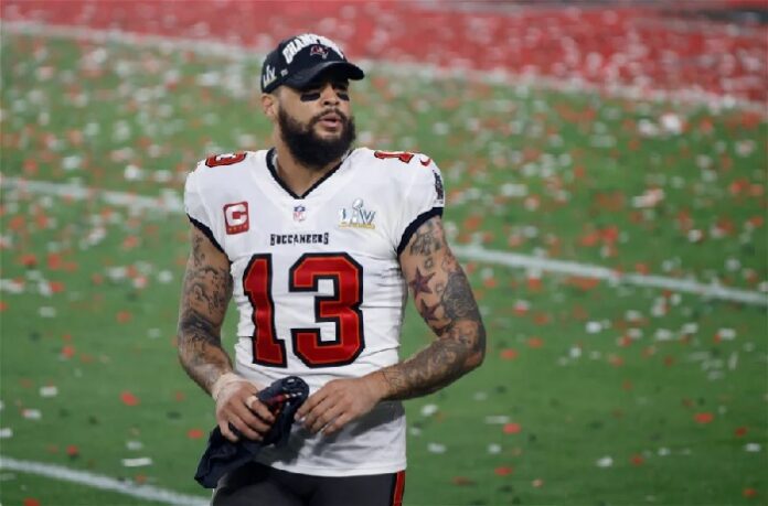 Mike Evans Welcomes A New Addition To His Family.