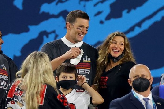 Look: Gisele Has Message For Tom Brady On Father's Day