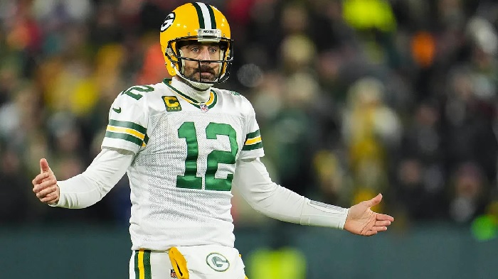 Reporter reveals what is holding up Aaron Rodgers trade