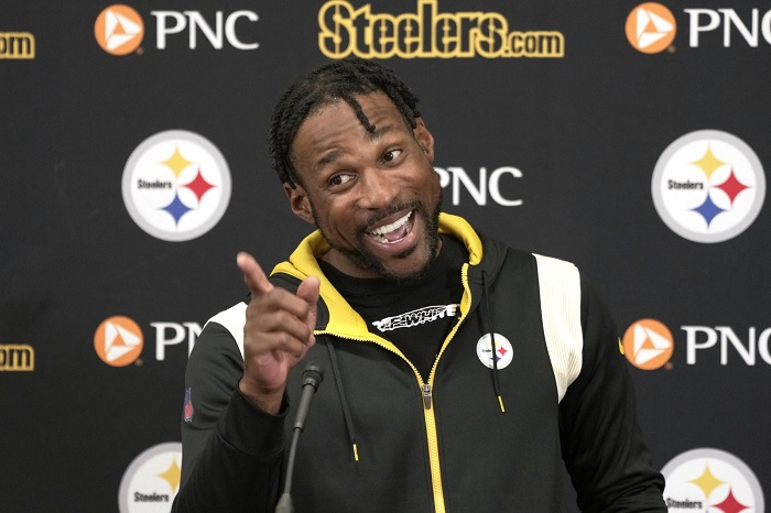 Steelers veteran throws major shade at the NFL and he is absolutely correct